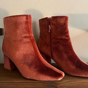 Journée Collection Red Velvet Booties Women’s 8 1/2